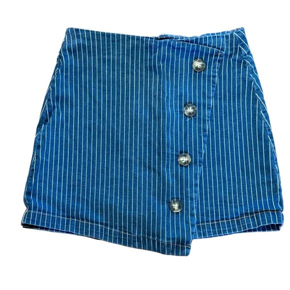 Chelsea & Violet Dresses & Skirts - Chelsea & Violet Blue Denim Striped Mini Skirt Womens Size Medium